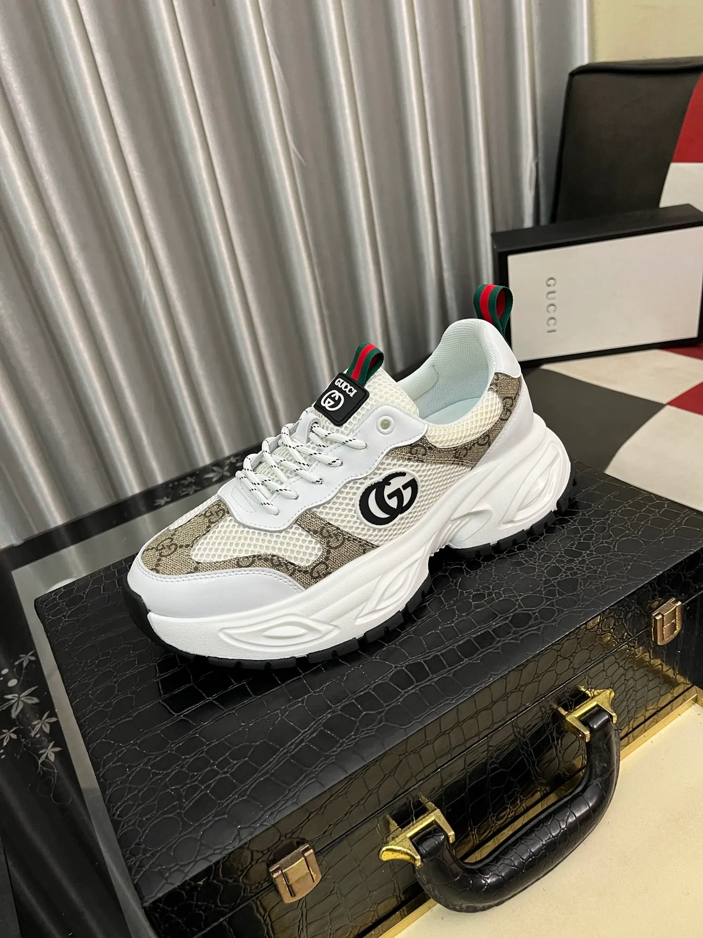 Men's Men's Shoes 💰458⌚️⌚️《GUCCI》The latest hot-selling casual shoes, top brand [seduce] luxury~purchase, top~quality. Products sold at the counter [strong] Original embossed calfskin fabric ➕ Comfortable sheepskin lining, available in 38-443️⃣ colors